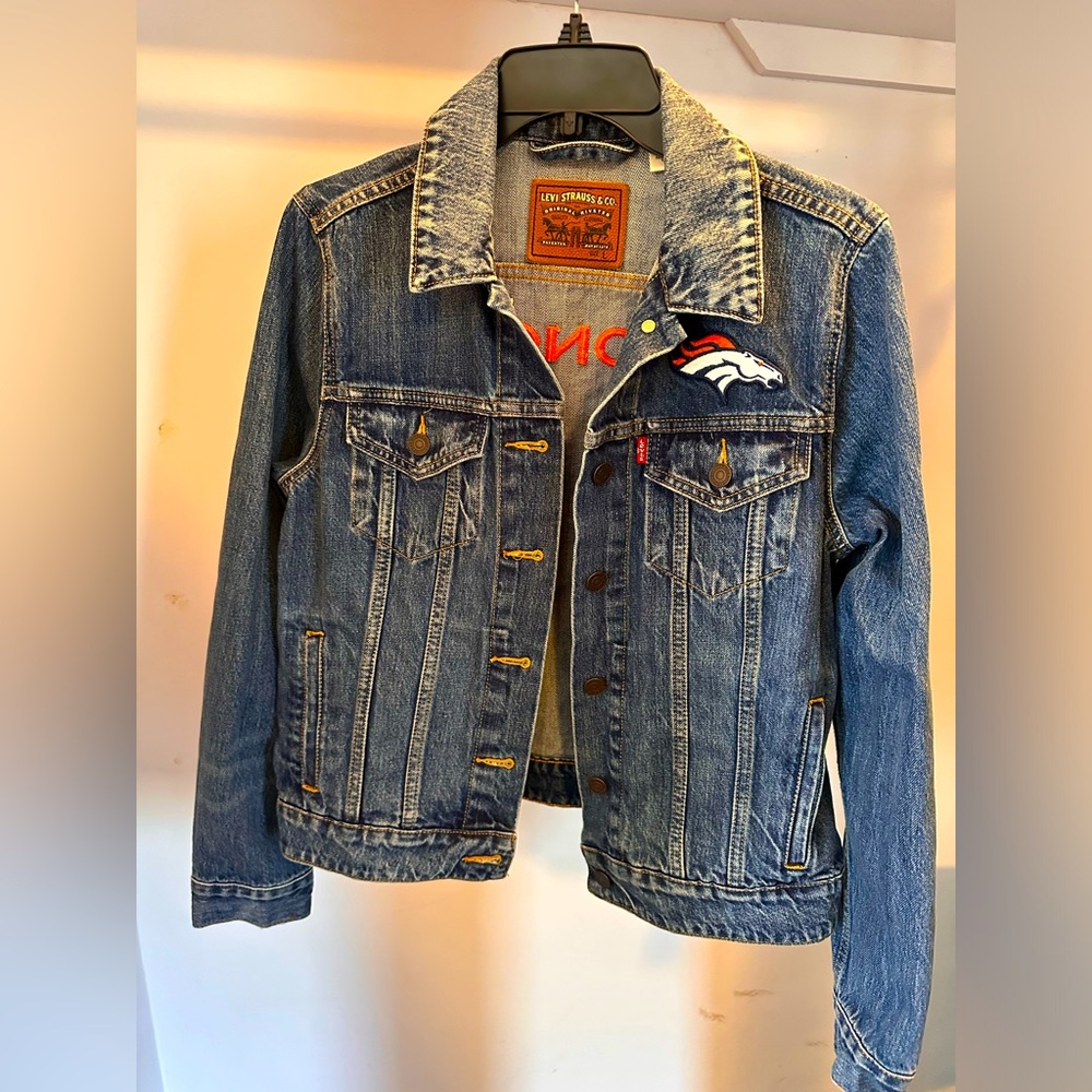 Denver Broncos Women’s Levi’s Denim Jacket